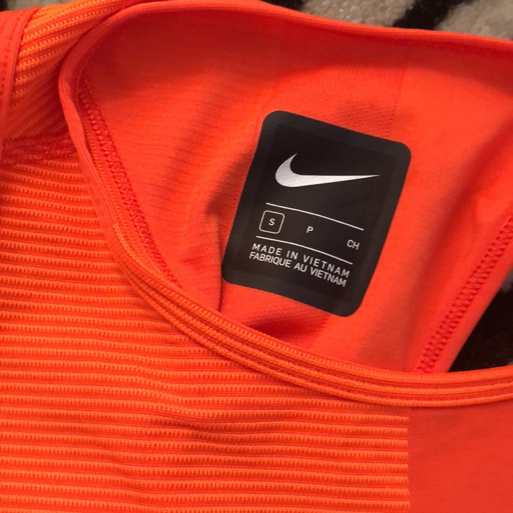 Colorblock Nike top - Picture 3 of 4